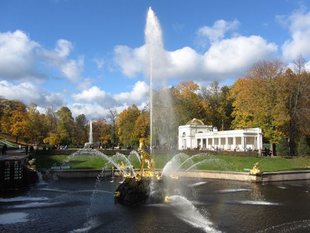 Peterhof. Fontana Sansone    