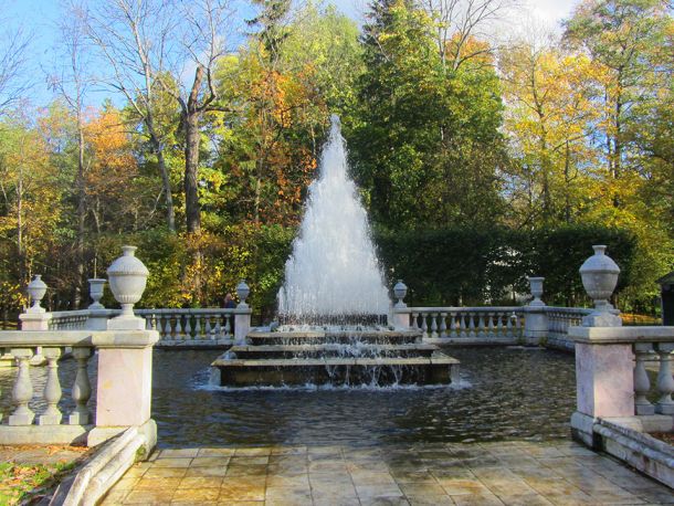 Peterhof. Fontana Piramide    